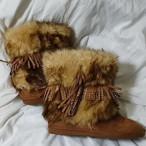 Justice Cozy Faux Fur Fringe Winter Boots. Sz 7